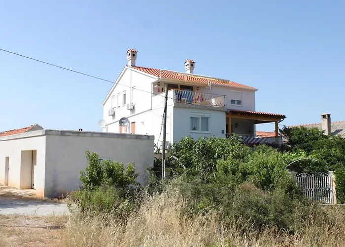 8100a Апартаменты Божава